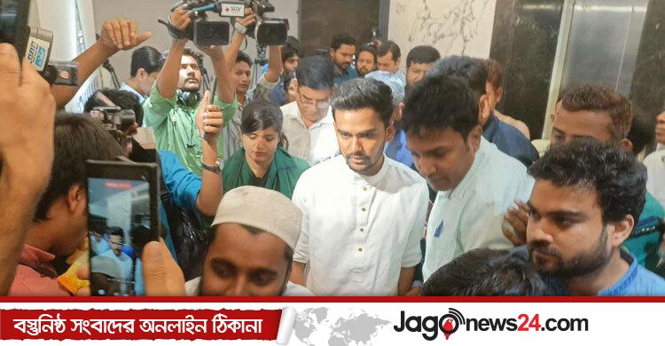 পদত্যাগের পর ধানমন্ডিতে থাকবেন উপদেষ্টা আসিফ মাহমুদ