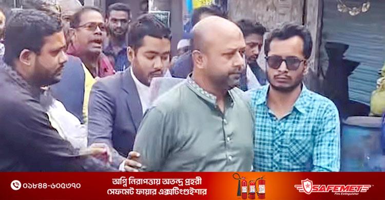 ‘চাঁদাবাজ’ নিয়ে বক্তব্য / বরিশালে ছাত্রদলের তোপের মুখে ব্যারিস্টার ফুয়াদ, ‘অবাঞ্ছিত’ ঘোষণা