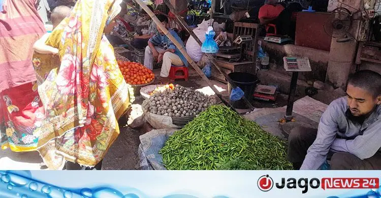 হবিগঞ্জে সপ্তাহের ব্যবধানে কাঁচা মরিচের ট্রিপল সেঞ্চুরি